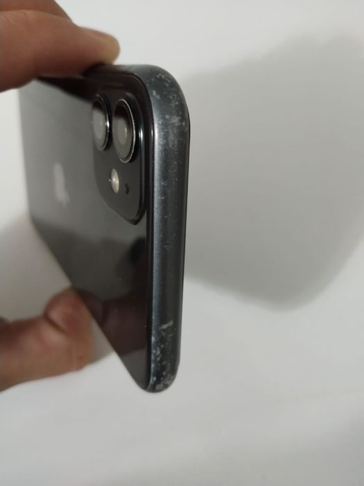 Продаю iPhone 11, 64 ГБ, цвет чёрный.