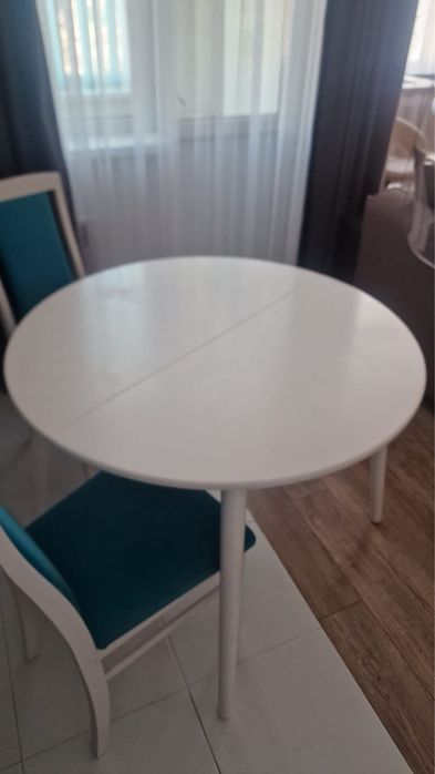 Продам стол круглый деревяный.