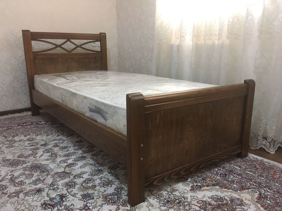 Продается односпальный кровать из дерева твердый пароди