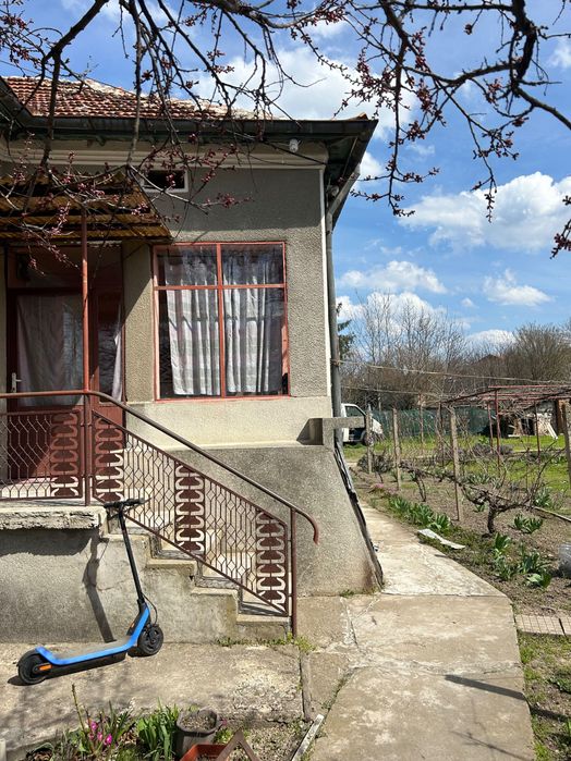 Продавам къща в гр. Мизия