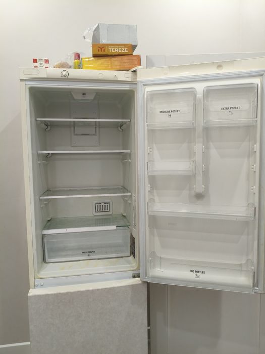 Продам холодильник Ariston