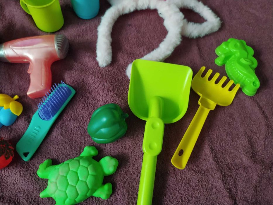 Голяма кошница за пазаруване с аксесоари, плодове и други