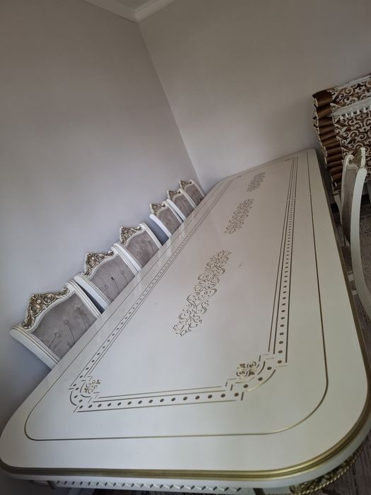 Стол со стульями