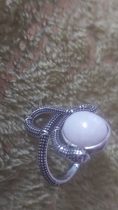 Продаю натуральный лунный камень