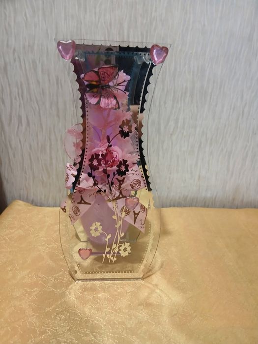 Прекрасна стъклена ваза