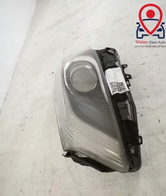 Оригинално ляво предно стъкло в добро състояние с интериор Мерцедес-Бе