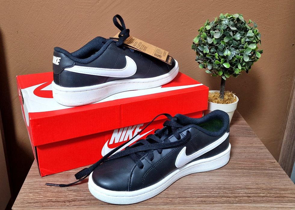 Nike Court Royale 2