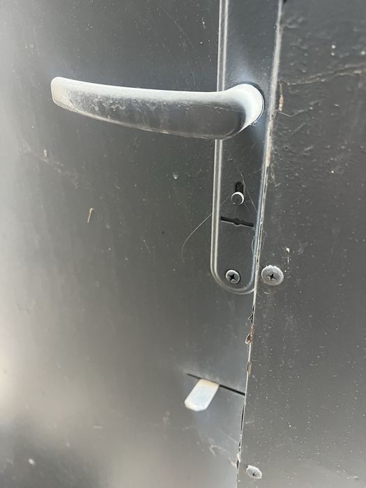 Дверь Б/У хорошый состояние