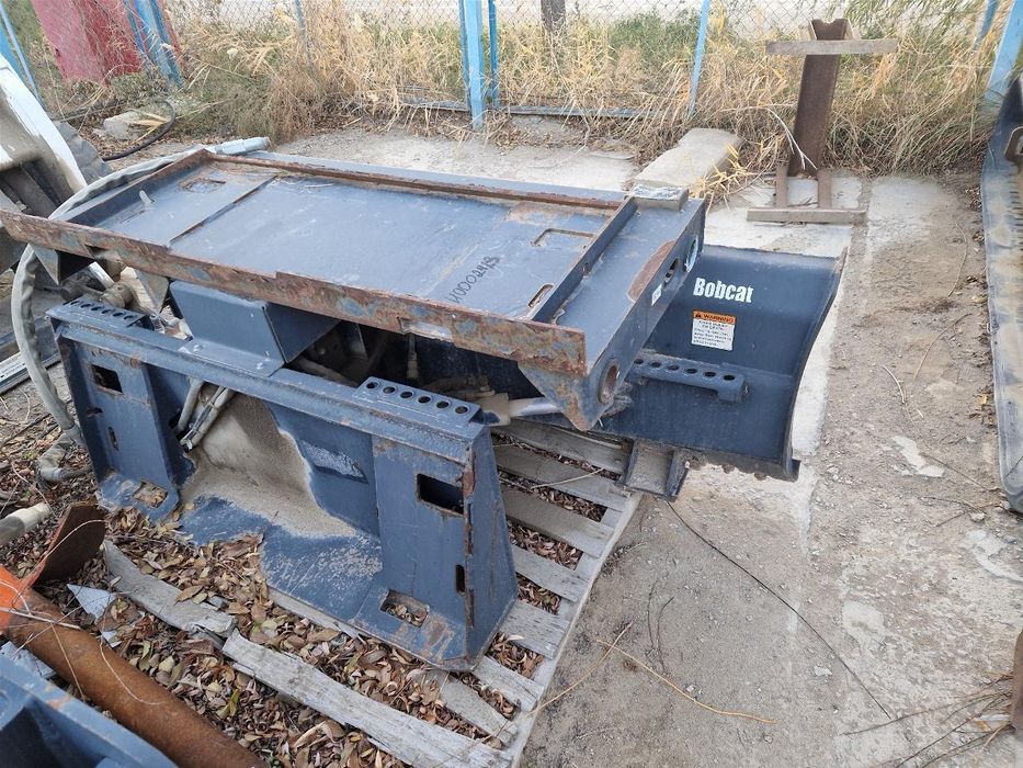 Навесное оборудование на Bobcat