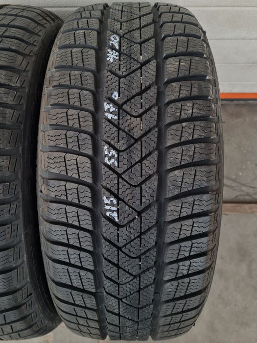 Зимни гуми 2 броя PIRELLI SottoZero3 215 55 R17 дот 4620