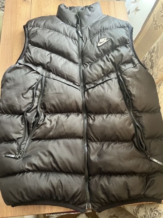 Vand vestă Nike 100% originala