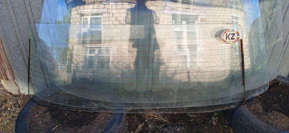 Продам лобовое стекло 2141