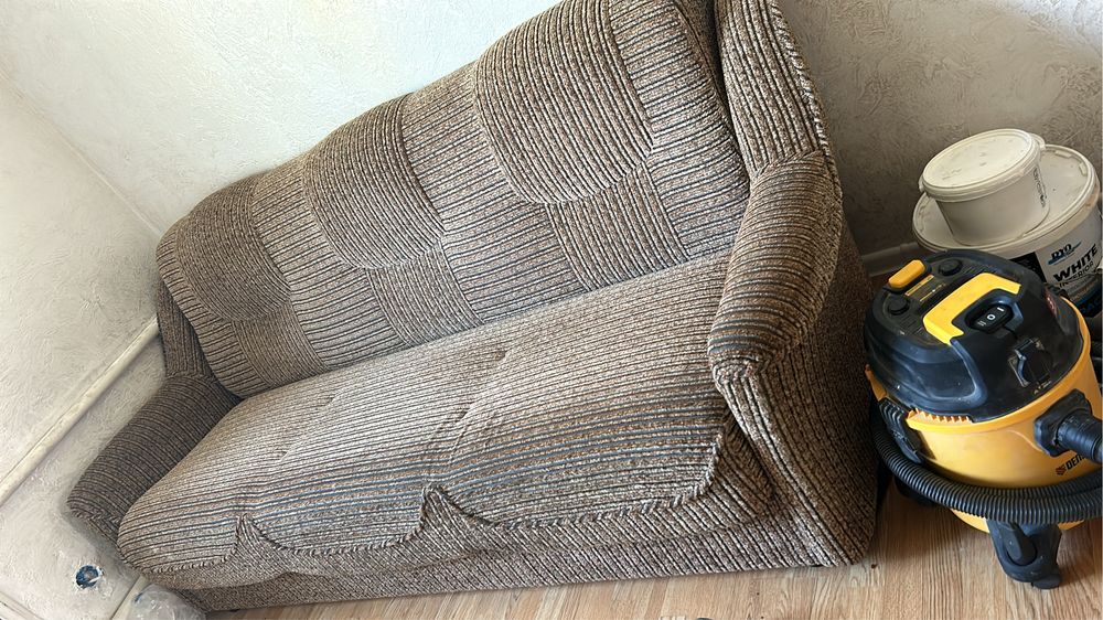 Диван и его кресла