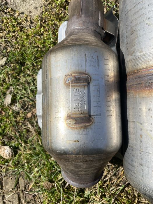 Катализатор от Toyota Land Cruiser