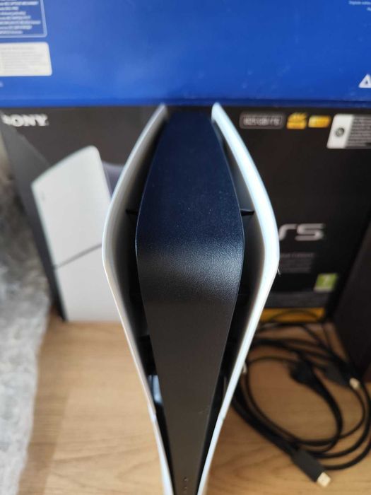 PS5 + FC26 в безупречно състояние