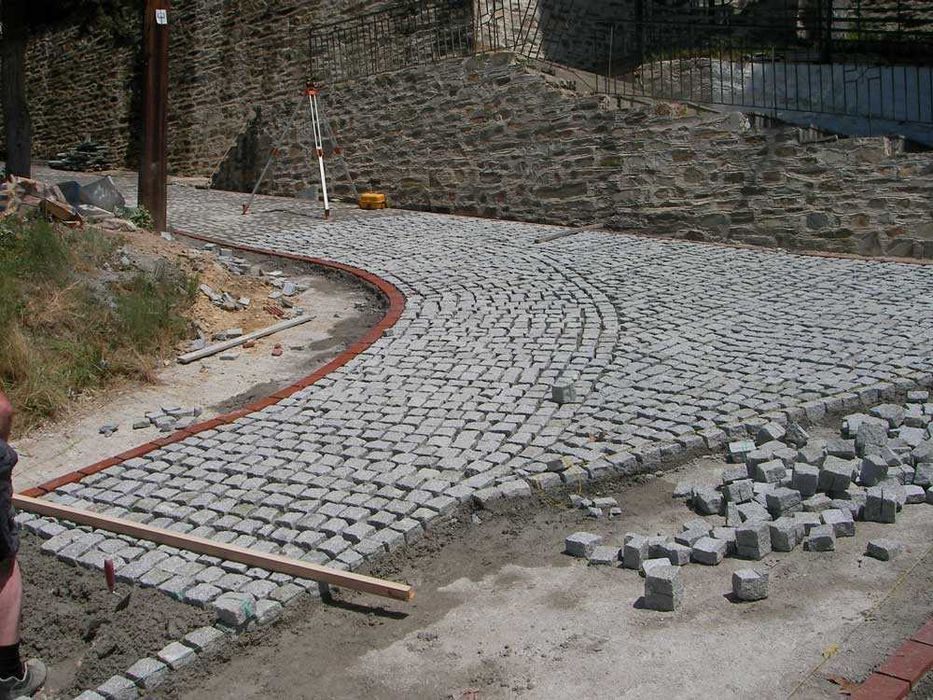 Pachet Piatră Cubică: Material, Transport și Pus pe Poziție