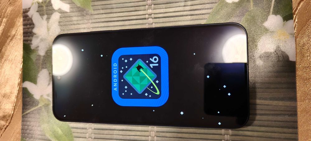 Продавам Oppo Reno 13 5g 256/12