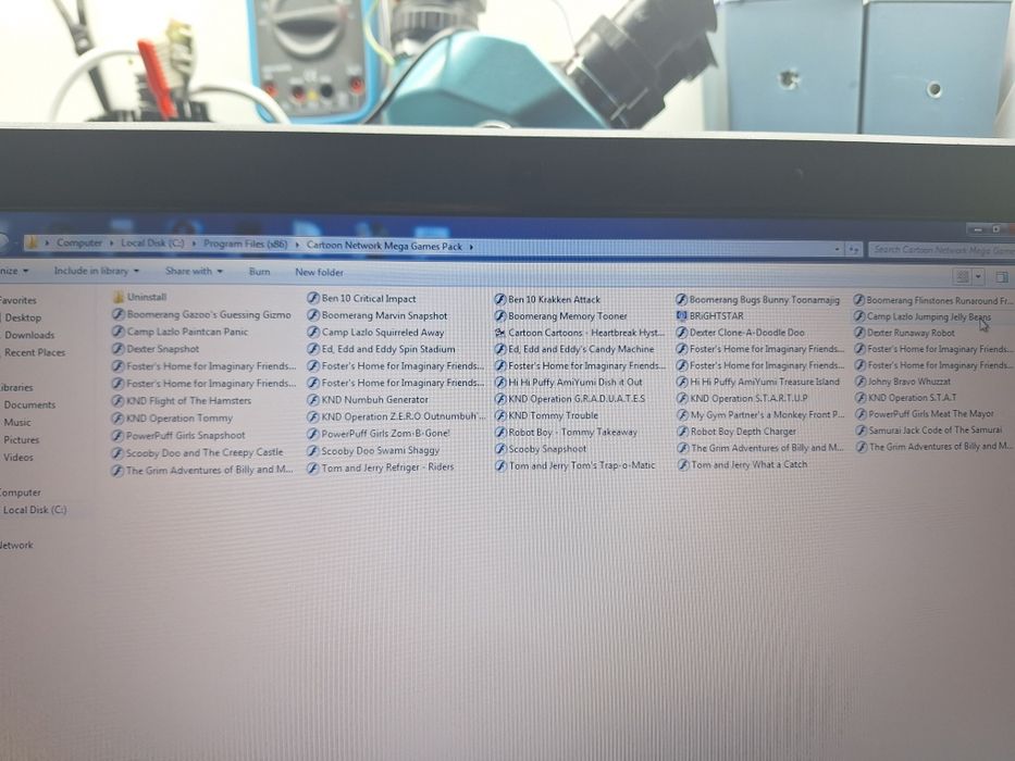 Laptop cu peste 100 de jocuri