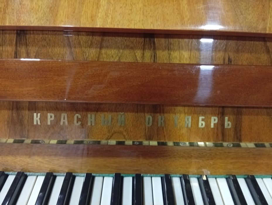 Продаётся пианино Красный Октябрь