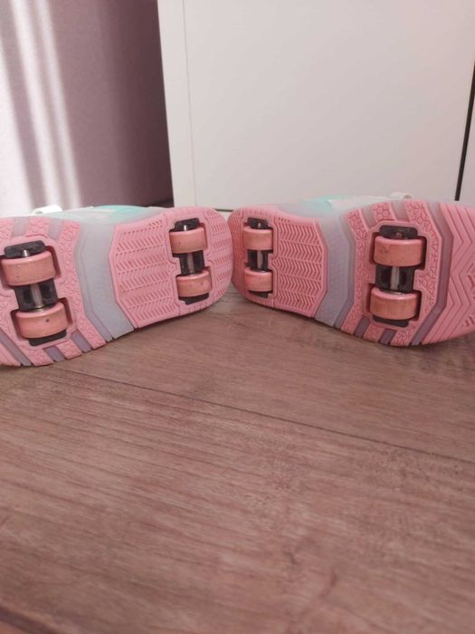 Детски обувки с колелца