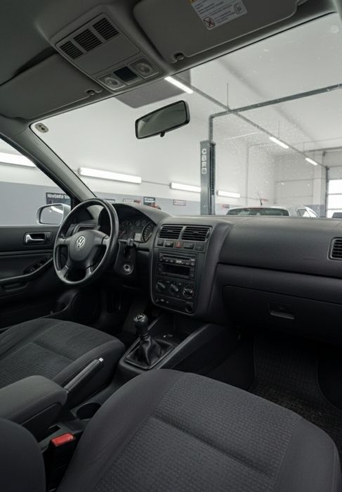 Vând Golf 4 1.4 16 valve benzină mașina se prezintă în stare bun