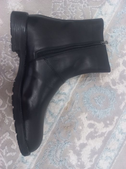 Продам ботинки новые