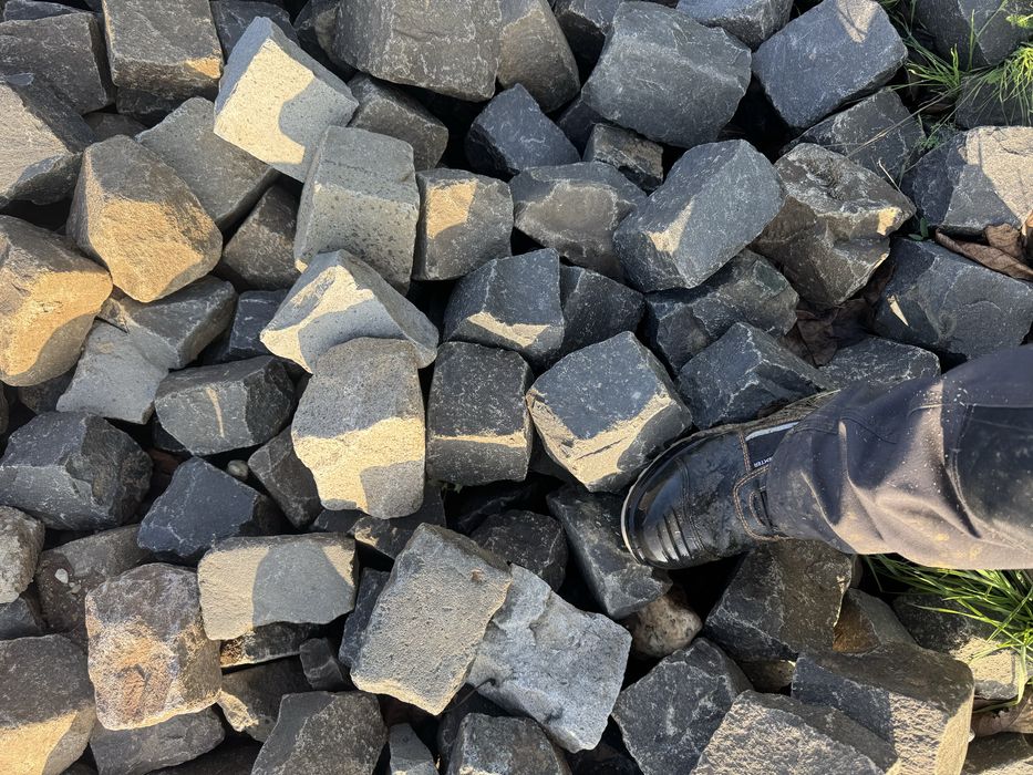 Piatra cubica andezit