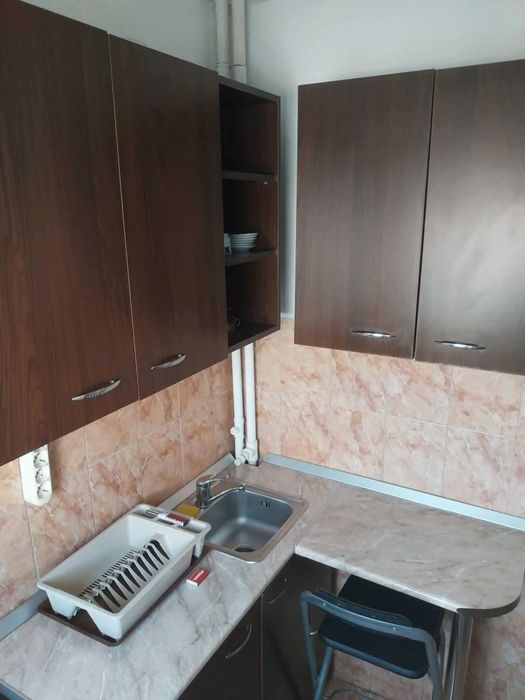 Închiriez garsonieră în zona Confecții
