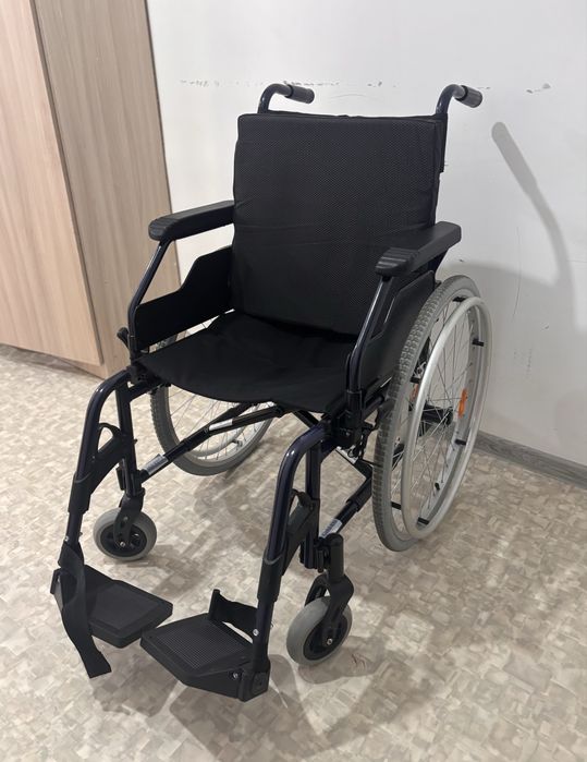 Продам инвалидную коляску