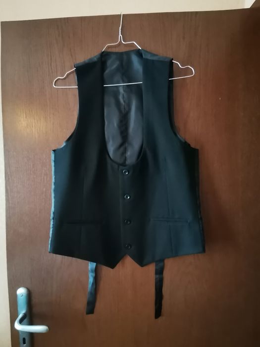 Абитуриентски костюм