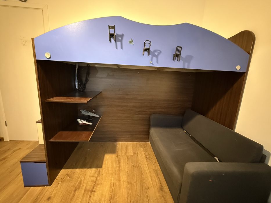 Двуетажно дървено легло