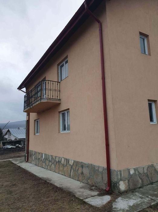 Vând casă și teren