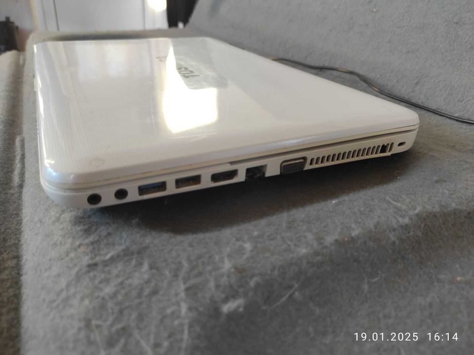 Продавам работещ лаптоп Toshiba, 15 инча