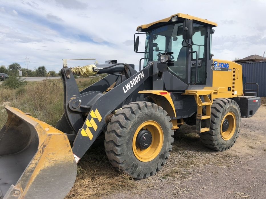 Услуги погрузчика и самосвала