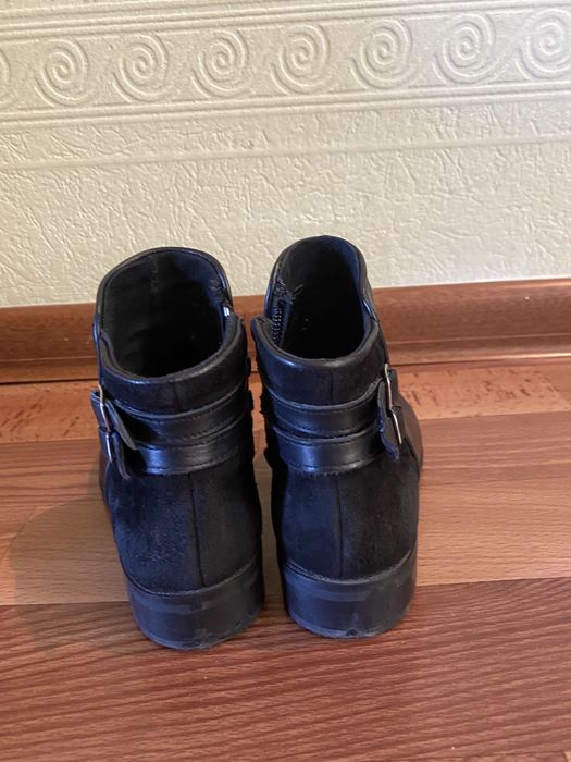 Демисезонные кожаные ботинки Zara для девочки р.31