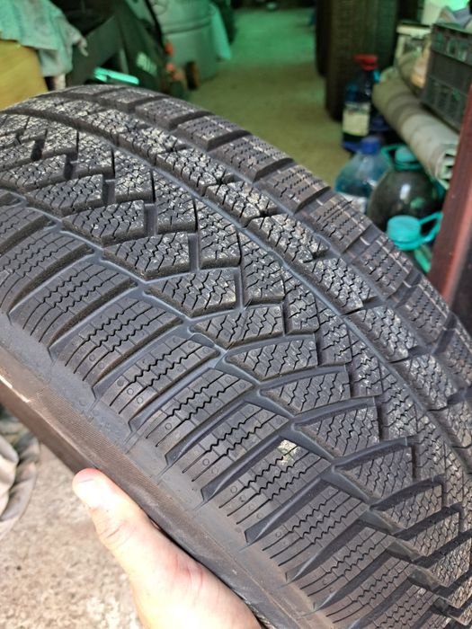 Vand 2 seturi de cauciucuri de iarna continental. 225/60/17R.    215/55/17R