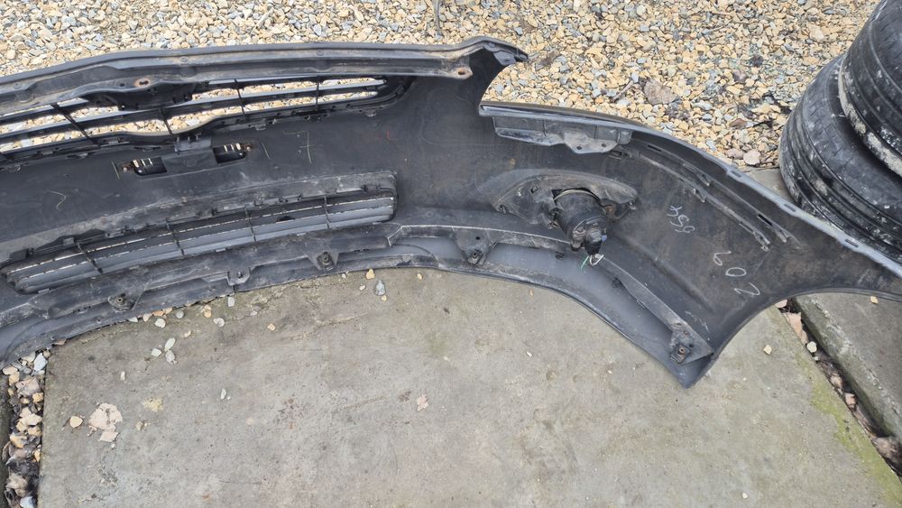 Оригинални Предни Брони за Тойота Авенсис Т25 Фейс 2006- 2009г