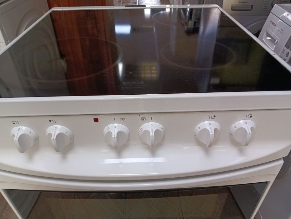 Свободно стояща печка с керамичен плот VOSS Electrolux 2 год.Гаранциия