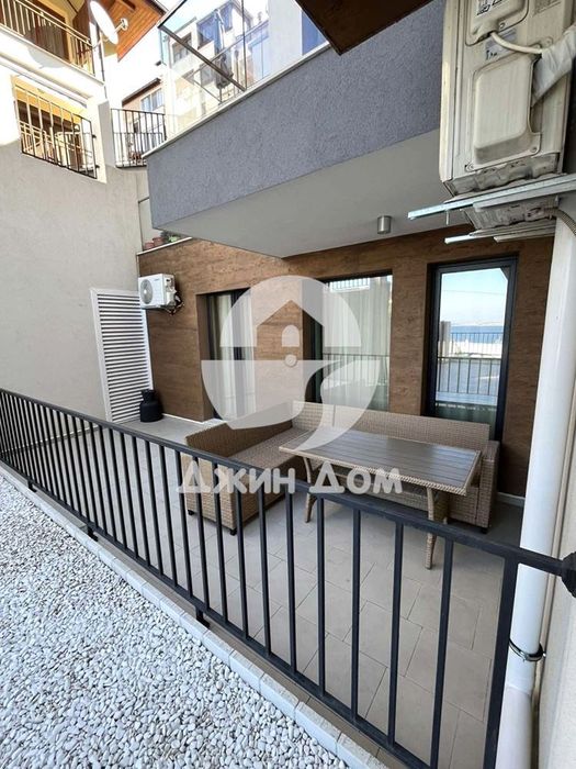 Двустаен апартамент с ГЛЕДКА МОРЕ в жилищна сграда, гр. Созопол