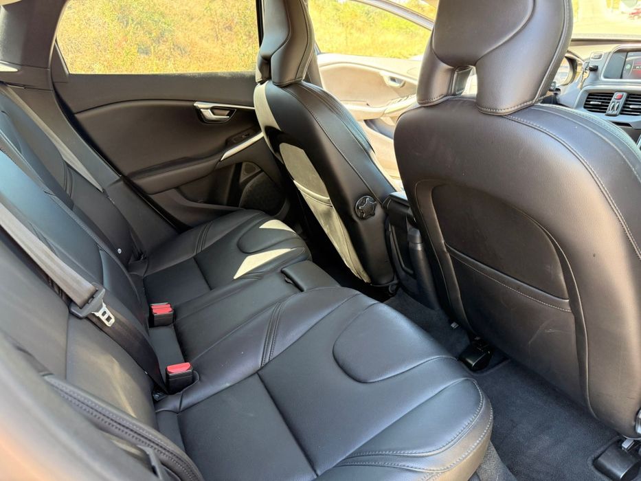 VOLVO V40 prima înmatriculare 2017