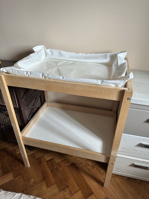 Masă de înfășat bebe
