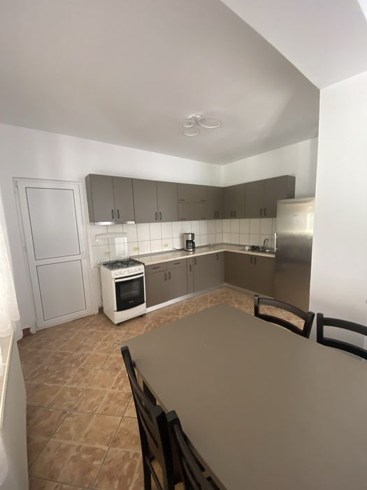 Vilă spațioasă, renovată în 2024, cu 1.400 m² teren – Hațeg