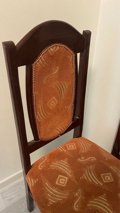 Үстел отырғыштарымен сатылады.