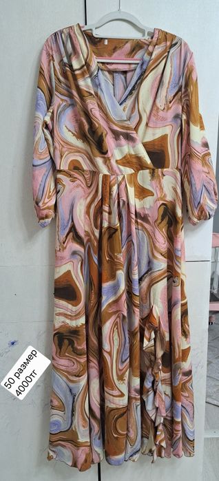 Продам пальто красное .3000тг