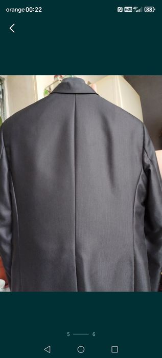 Vând costum negru 46/48 pt adolescent pentru majorat /absolvent liceu