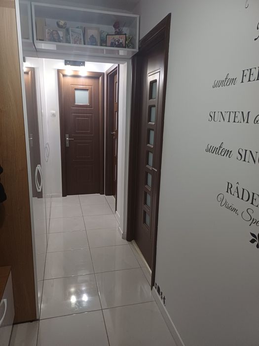 2 dormitoare Otopeni centru – mobilat complet, parcare inclusă, etaj 1