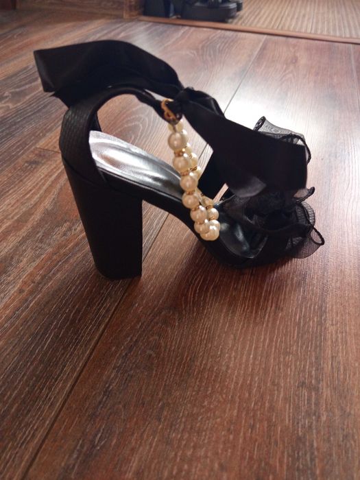 Обувки много стилни