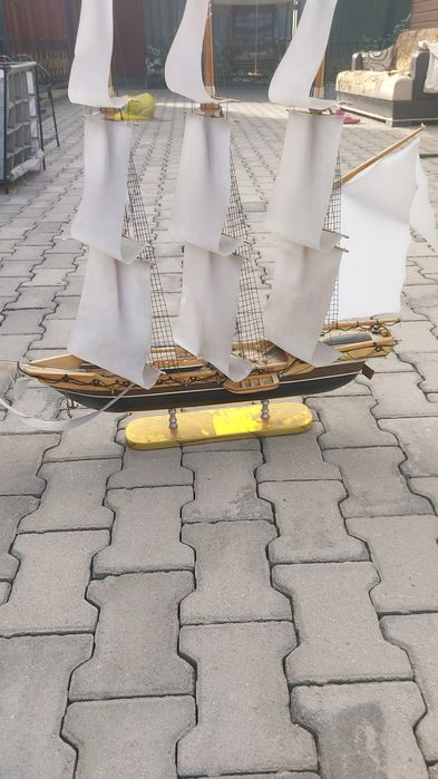 Коробли из дерева