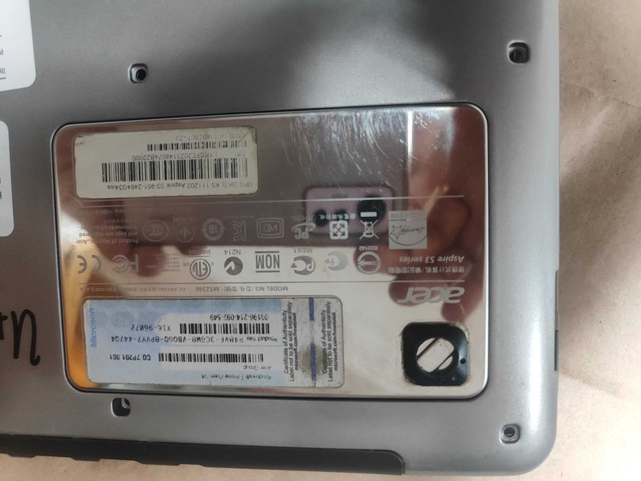 Продавам зарядно за лаптоп Acer 19,5V 65W