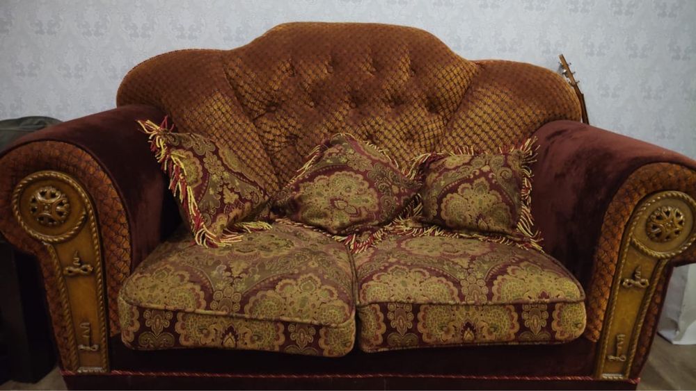 Продам 2 дивана и кресло